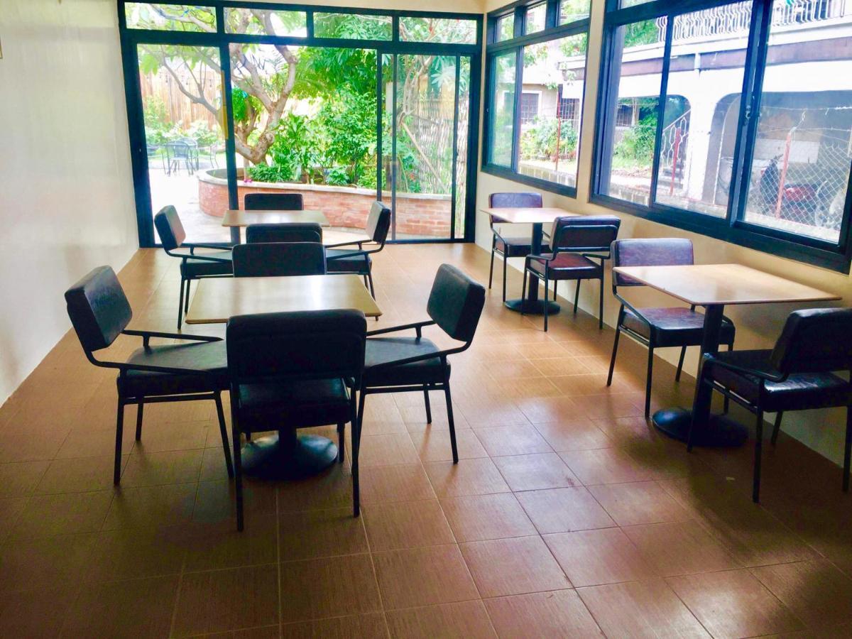 The Hub District Garden Suites Pasay Dış mekan fotoğraf